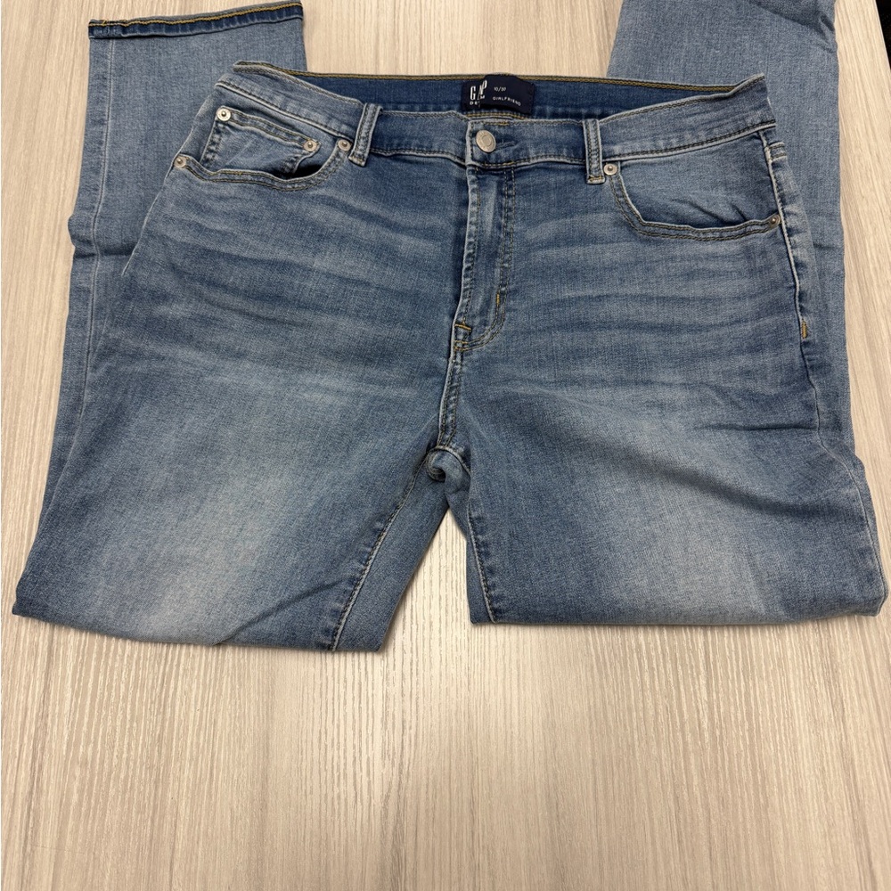 GAP women’s girlfriend fit Blue Jeans